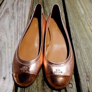 COACH Women's Chelsea Rose Gold Tumbled/Mirror Metallic Flat 6.5